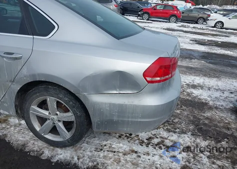 2013 Volkswagen Passat 2.5L Se z USA, uszkodzony, nr VIN 1VWBP7A39DC080339